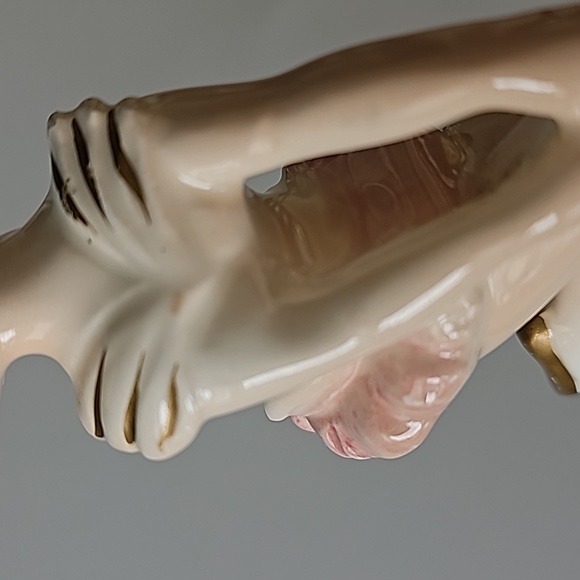 Vintage Ceramic Ballerina Figurine with Gold accents Made in Japan - Picture 7 of 16